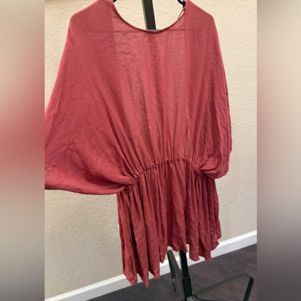 Float through your day in this Treasure & Bond boho tunic, crafted from airy vis - Picture 3 of 8